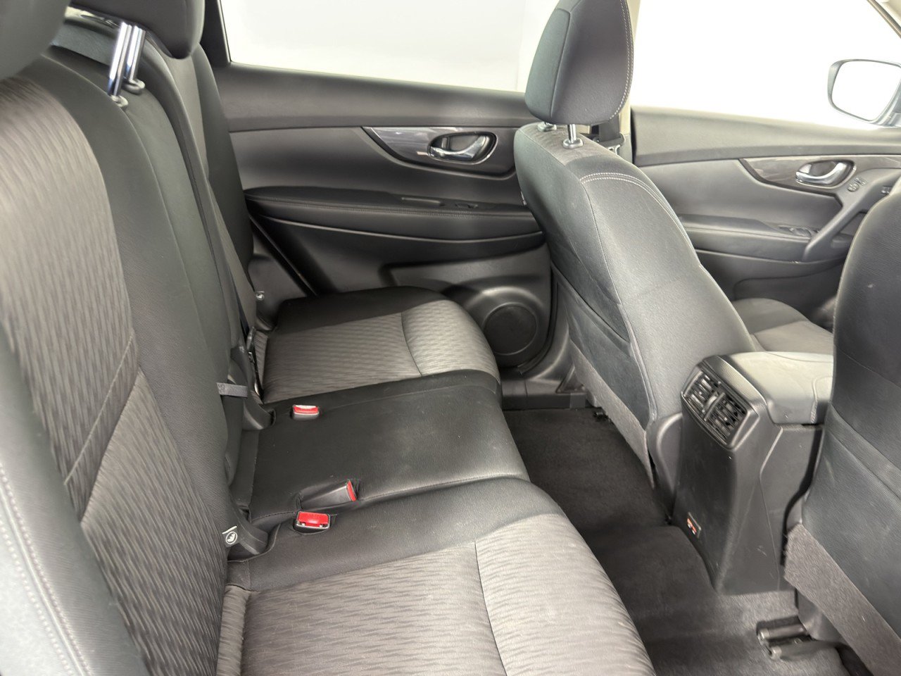 Used 2020 Nissan Rogue SV w/ Premium Package AWD/4WD image 12
