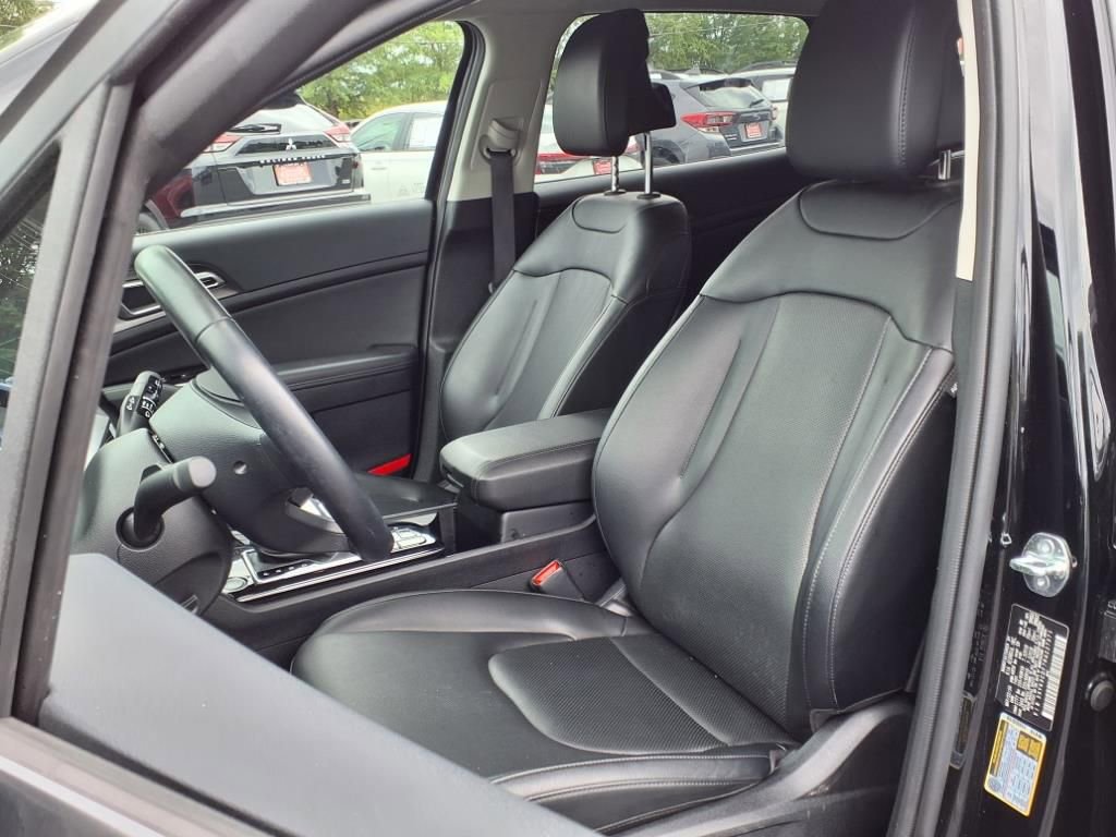 Used 2024 Kia Sportage EX image 3