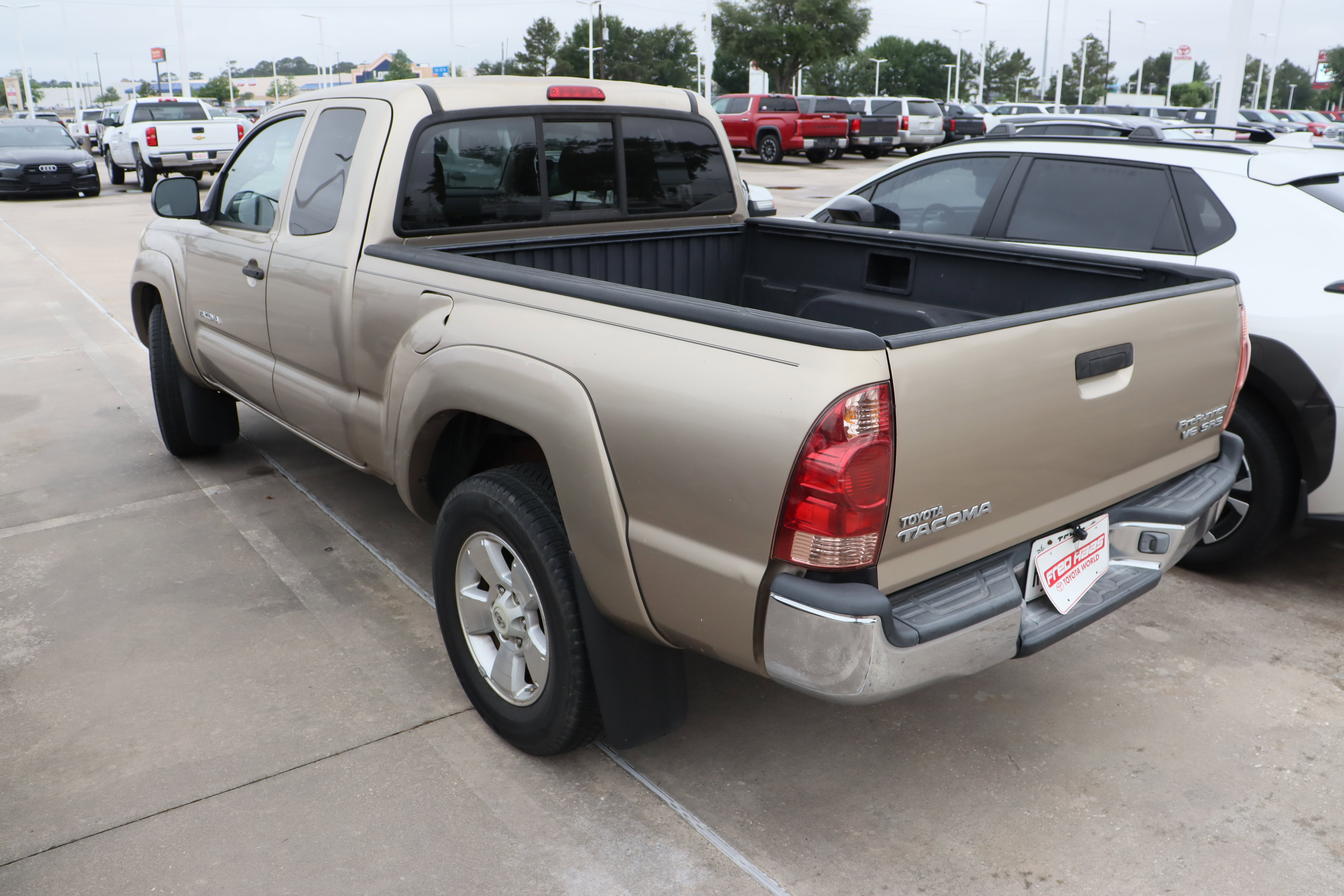 Used 2005 Toyota Tacoma PreRunner RWD image 8