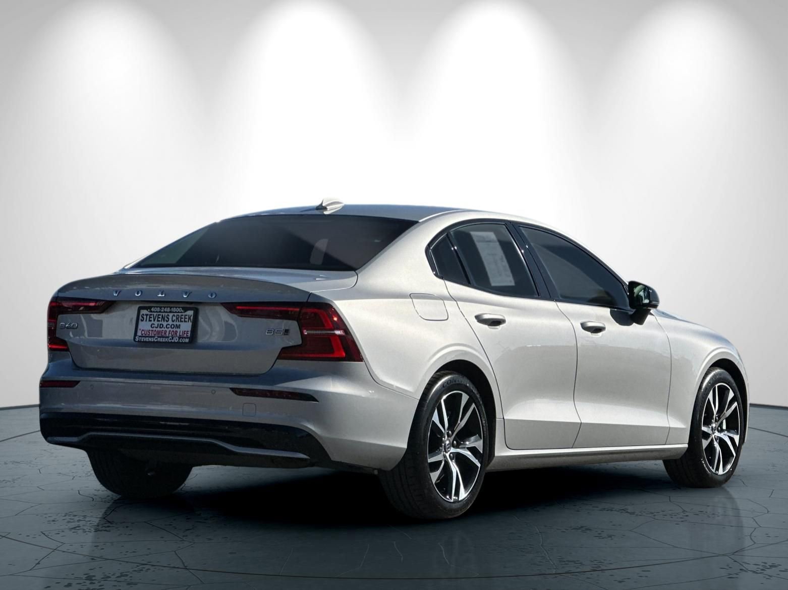 Used 2025 Volvo S60 B5 Core image 4