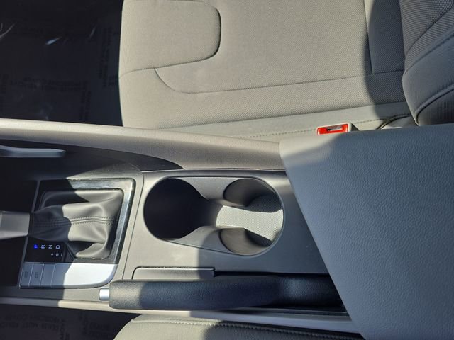 Used 2025 Hyundai Elantra SE FWD image 20
