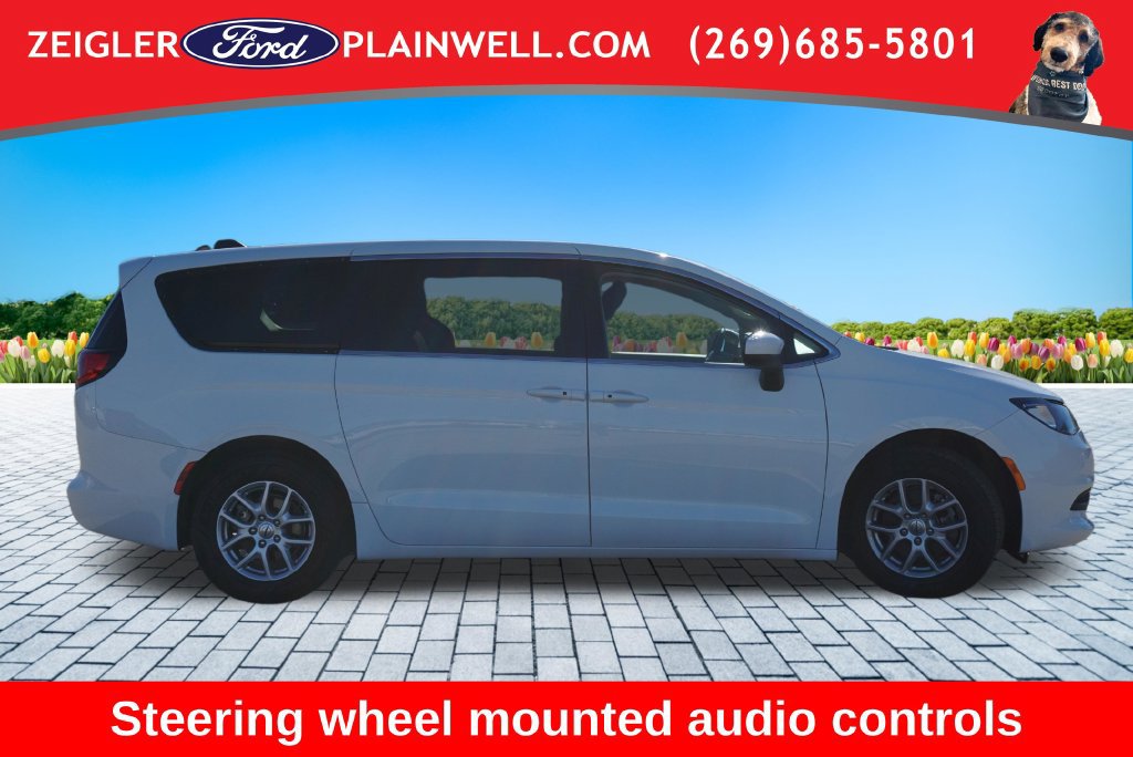 Used 2023 Chrysler Voyager LX FWD image 6