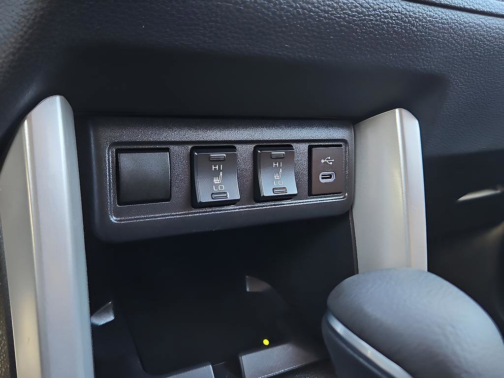 Used 2025 Toyota Corolla Cross XLE image 19