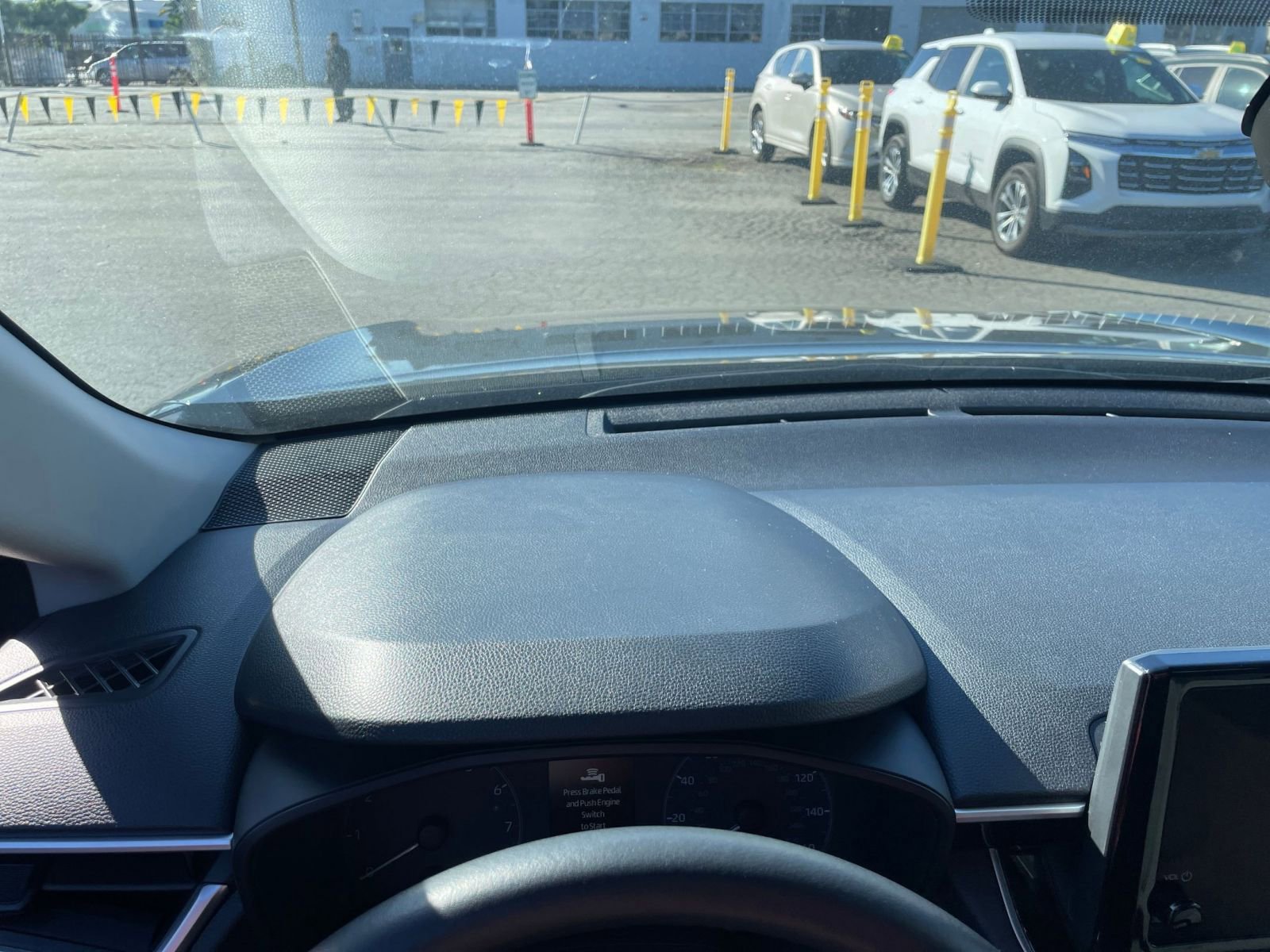 Used 2025 Toyota Corolla Cross LE image 34