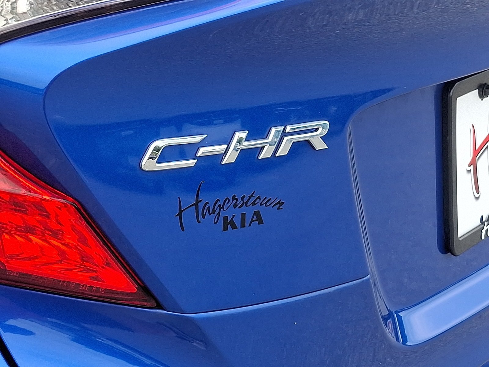 Used 2019 Toyota C-HR XLE FWD image 32