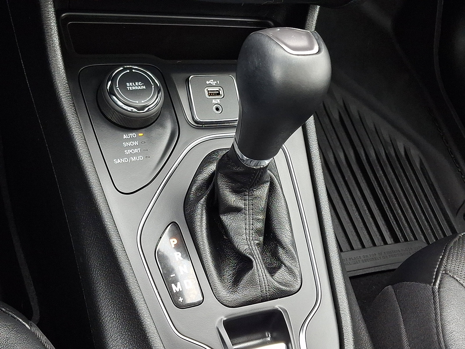 Used 2020 Jeep Cherokee Latitude Lux w/ Comfort/Convenience Group image 18