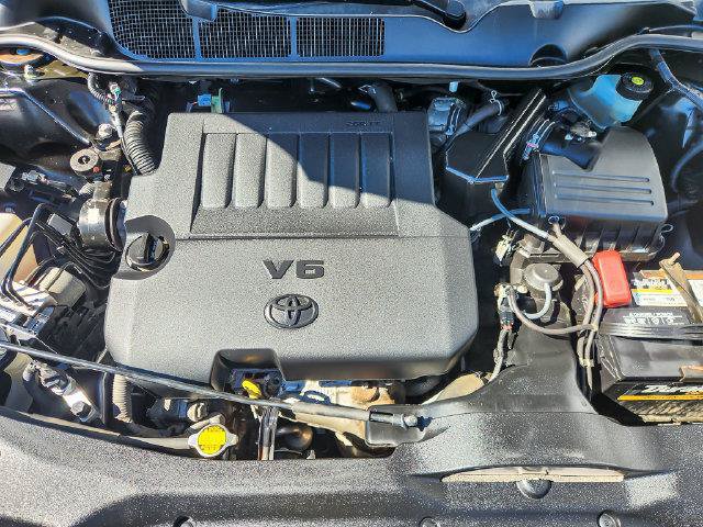 Used 2013 Toyota Venza XLE w/ XLE Premium Pkg AWD/4WD image 20