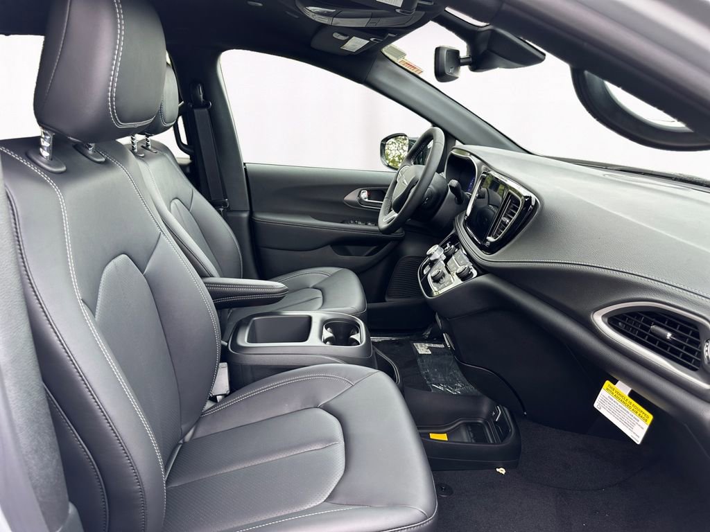 New 2026 Chrysler Pacifica Select image 15