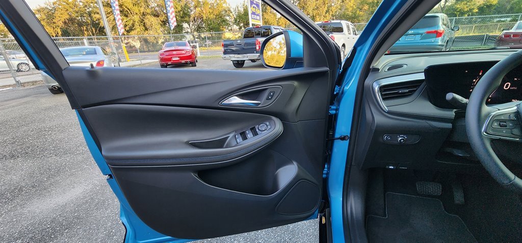 Used 2025 Buick Encore GX Sport Touring image 31