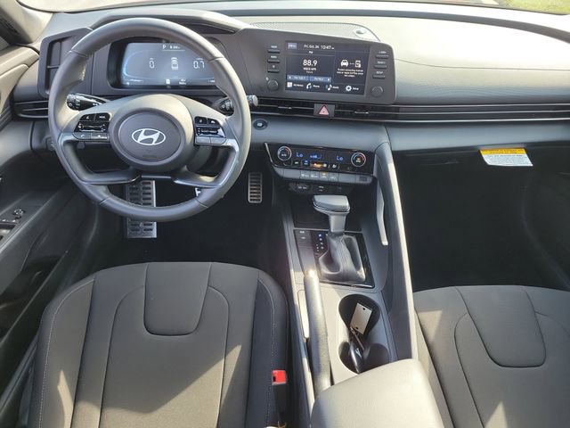 Used 2025 Hyundai Elantra Sport image 15