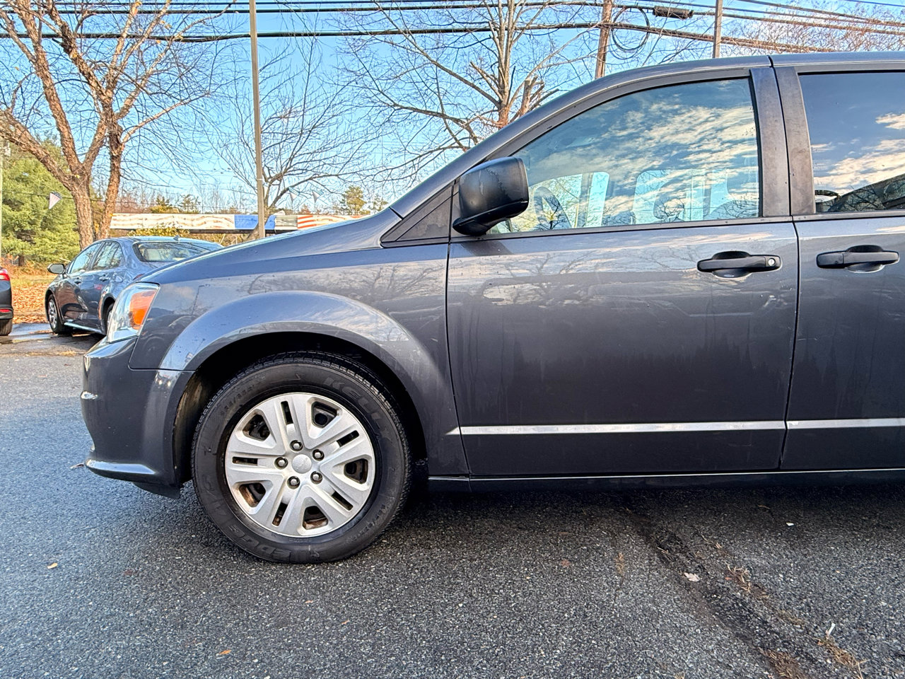 Used 2019 Dodge Grand Caravan SE w/ UConnect Hands-Free Group image 5
