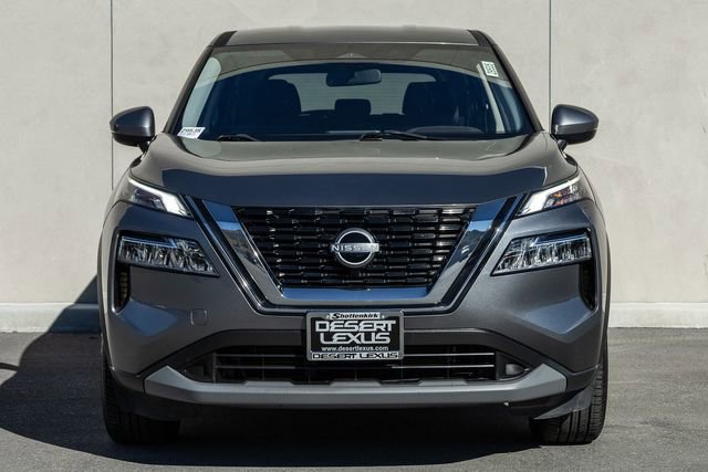 Used 2023 Nissan Rogue SV image 2