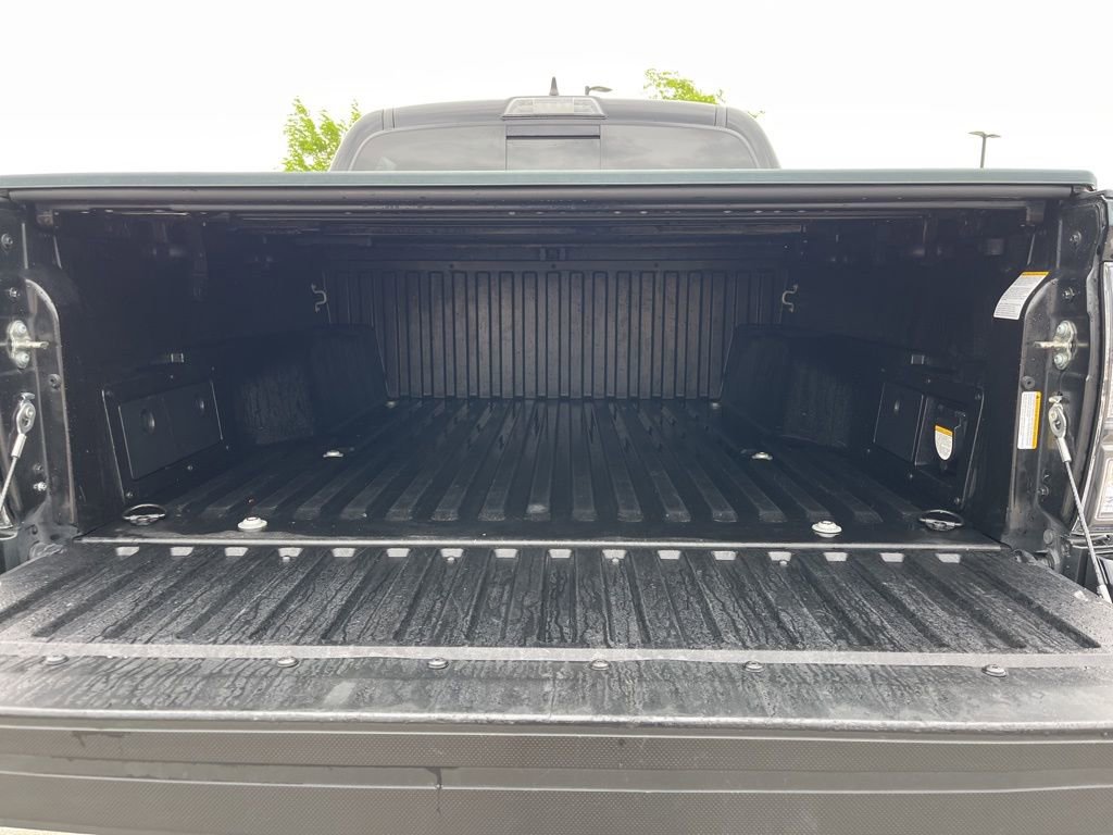 Used 2018 Toyota Tacoma Limited AWD/4WD image 10