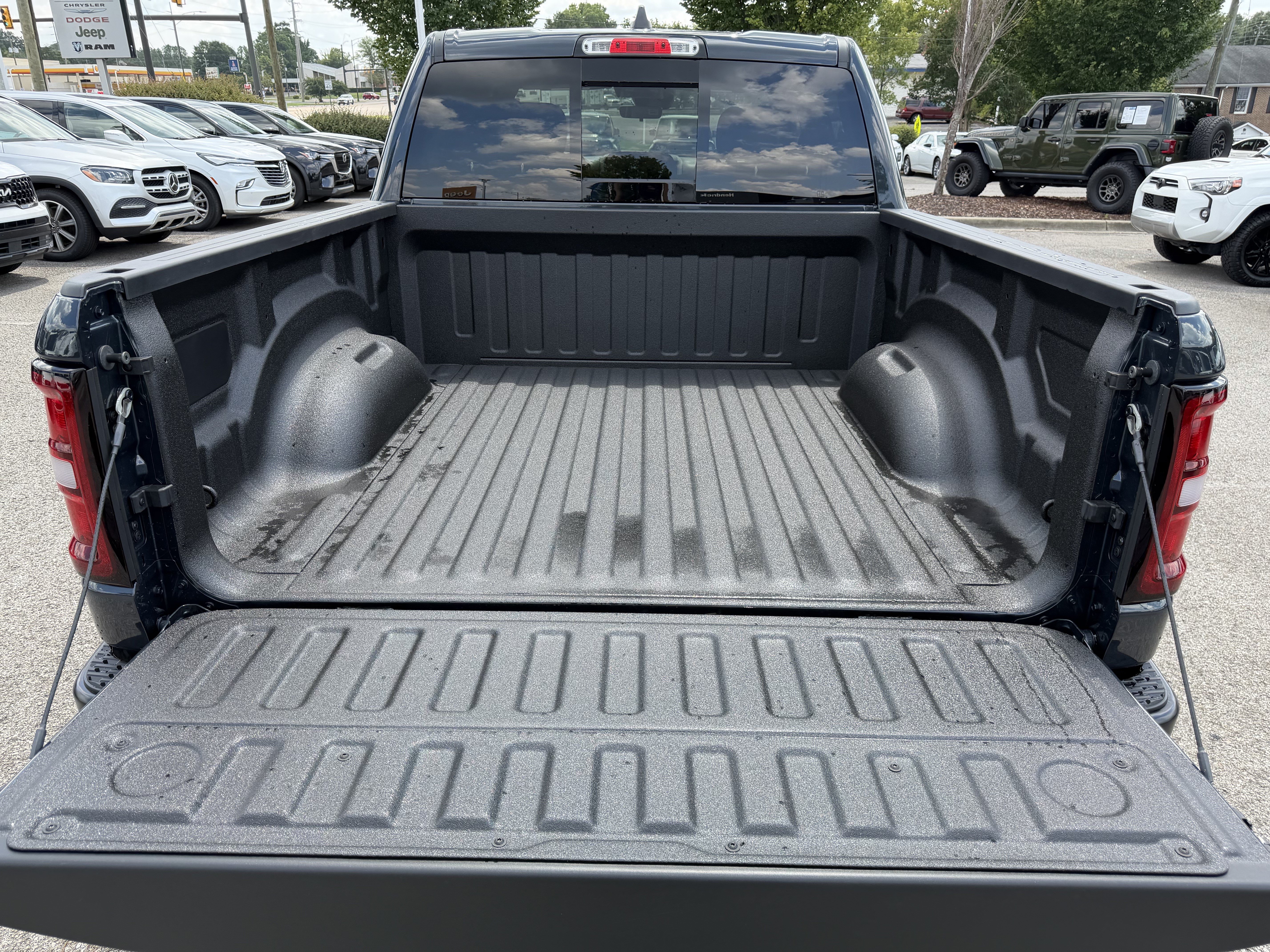 New 2026 RAM 1500 Warlock AWD/4WD image 32