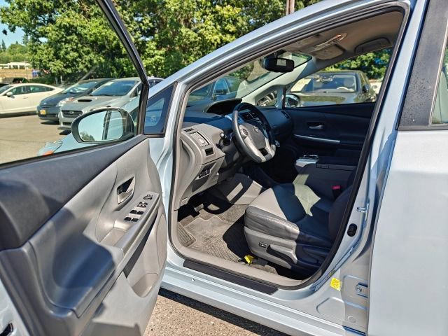 Used 2013 Toyota Prius V Five image 9