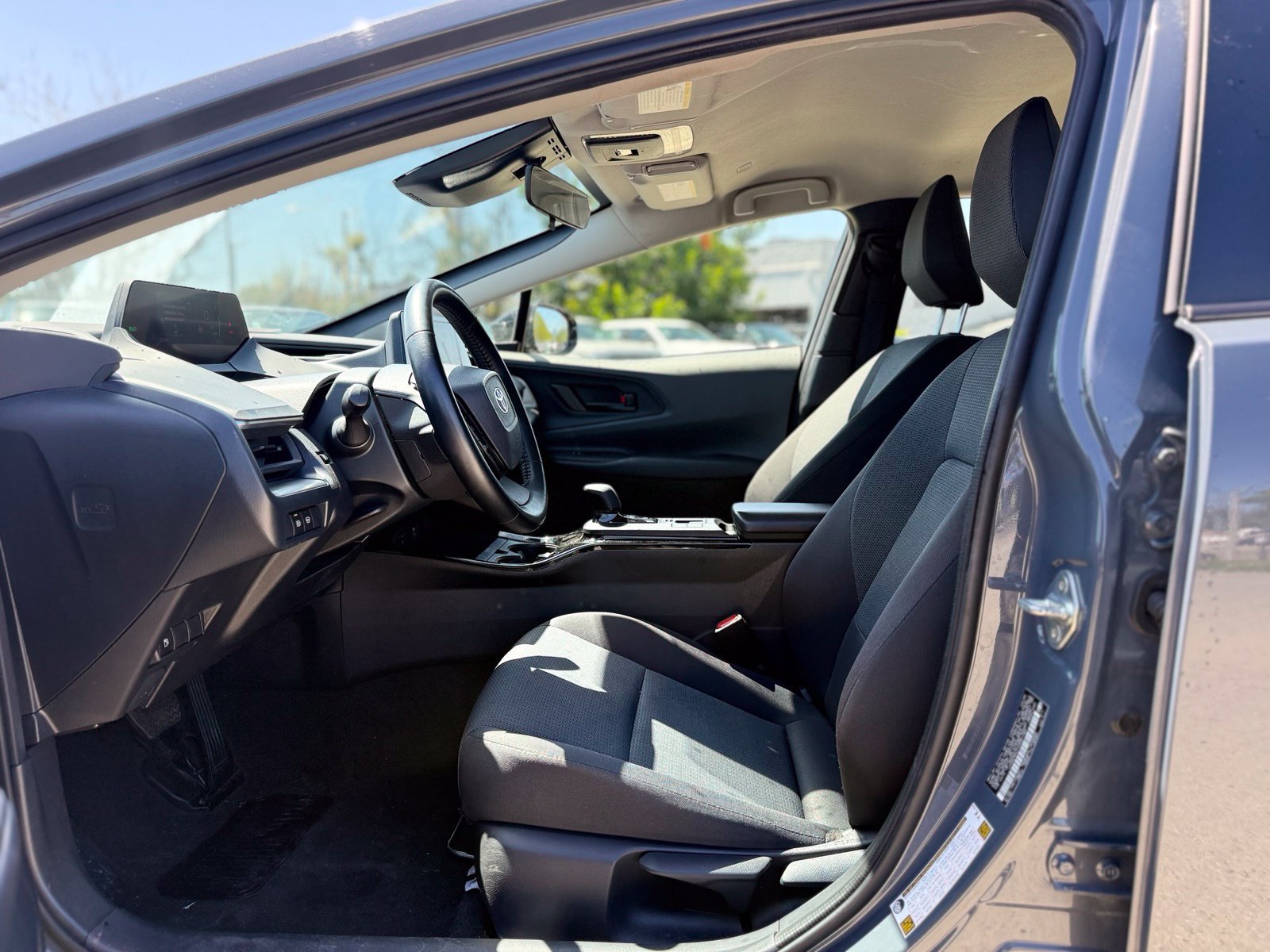 Used 2025 Toyota Prius LE FWD image 5
