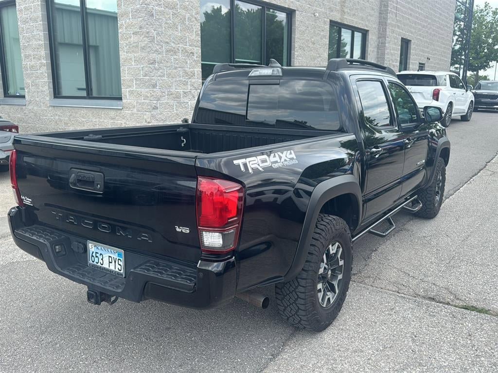 Used 2019 Toyota Tacoma TRD Off-Road w/ Technology Package AWD/4WD image 6