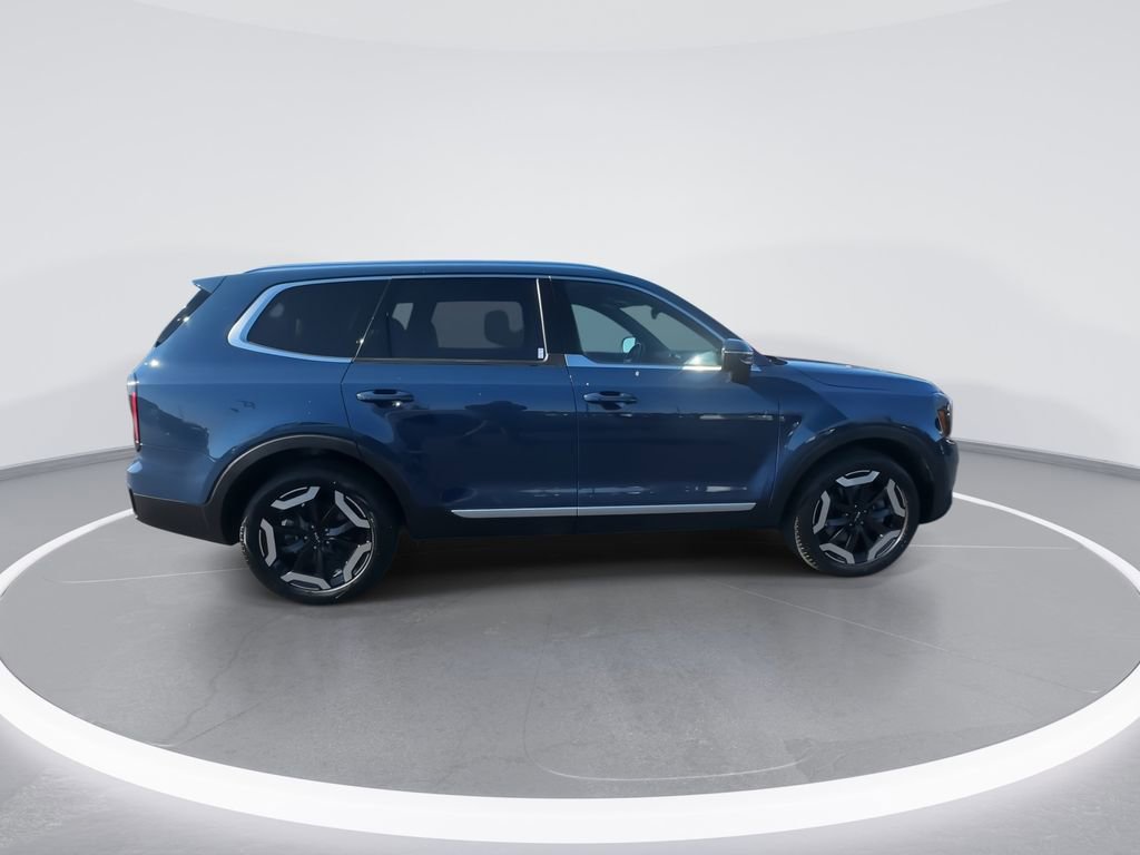 Used 2024 Kia Telluride EX w/ EX Captain's Chair Package image 9