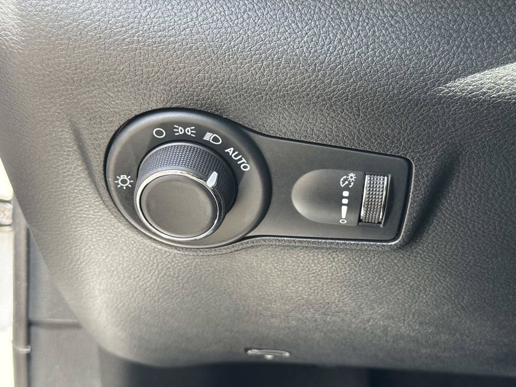 Used 2023 Jeep Compass Sport AWD/4WD image 39