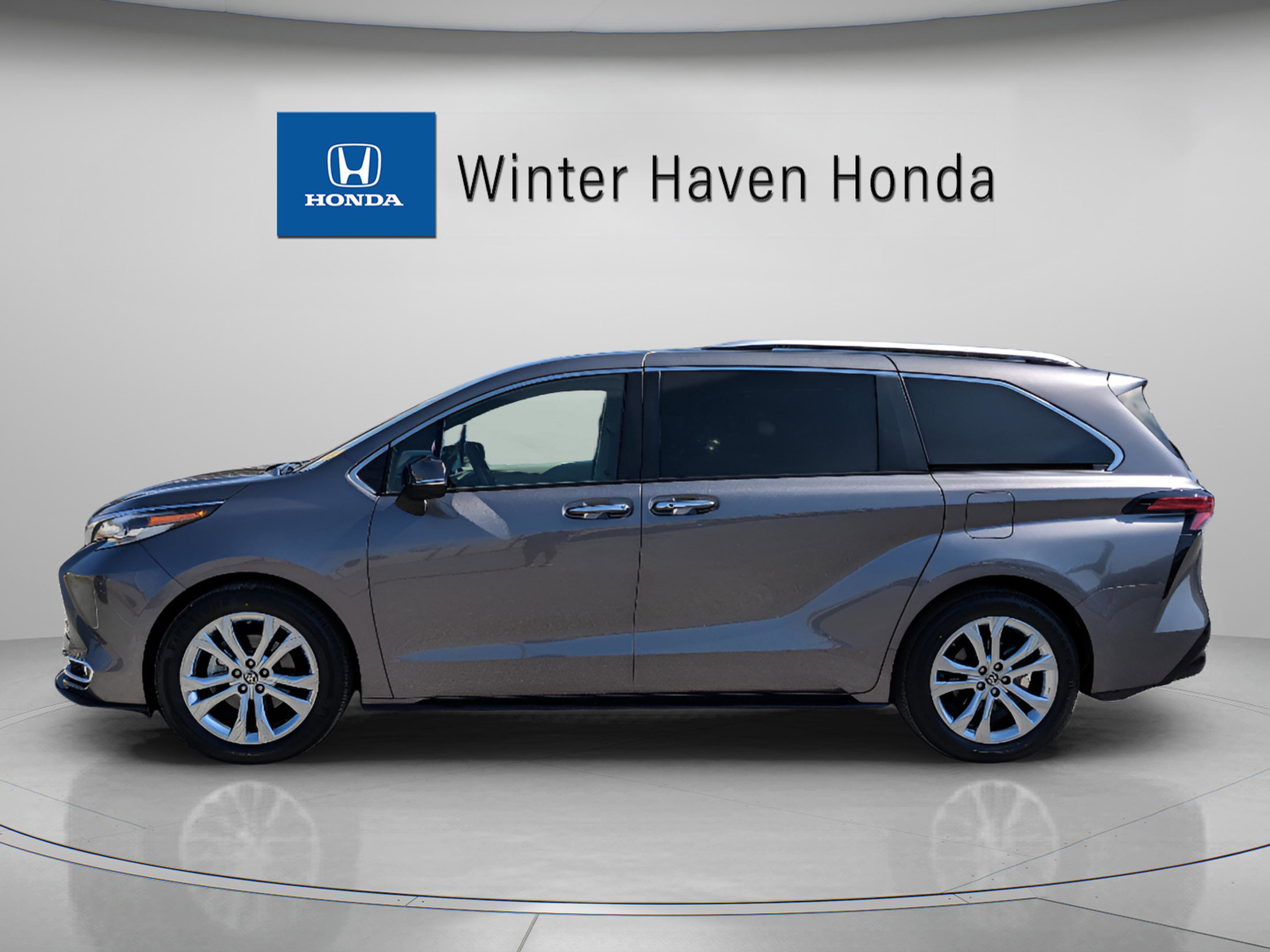 Used 2022 Toyota Sienna Platinum image 5