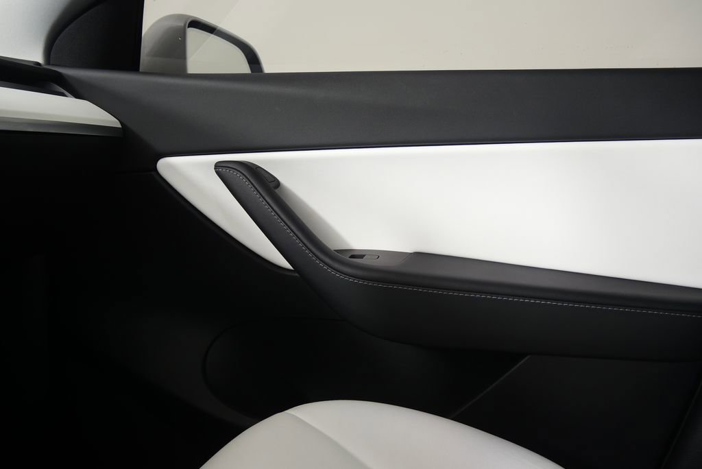 Used 2021 Tesla Model Y Long Range image 27