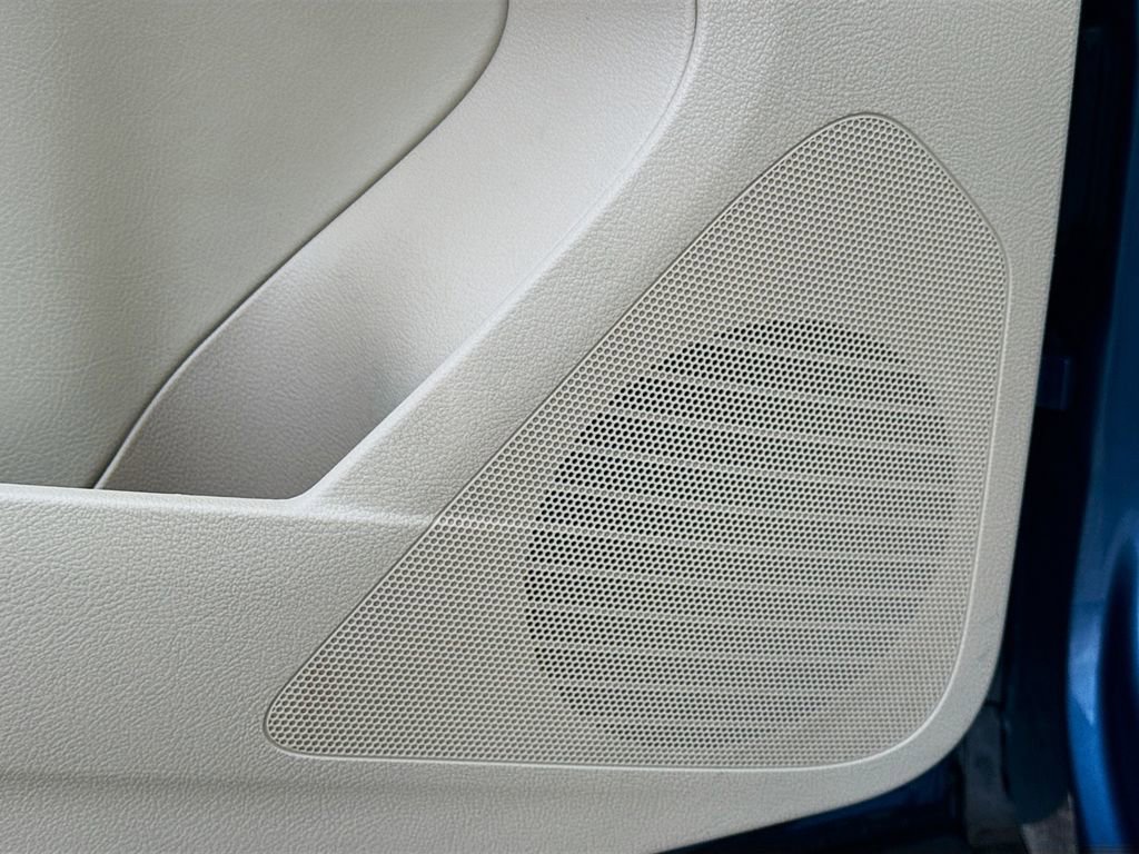 Used 2017 Volkswagen Tiguan S image 22