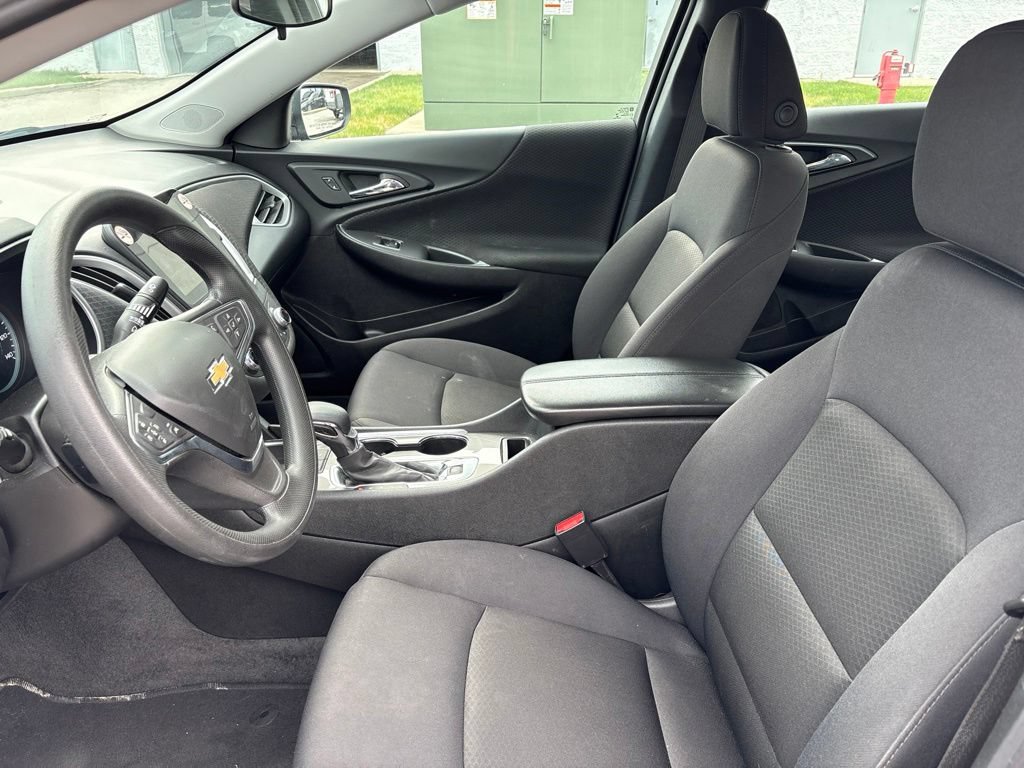 Used 2025 Chevrolet Malibu LT FWD image 9