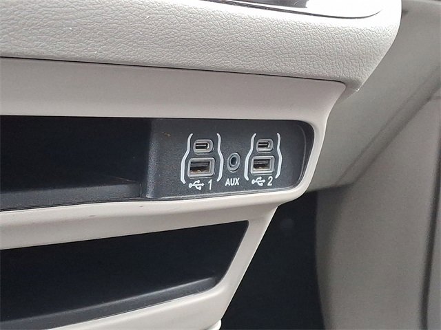 Used 2023 Chrysler Pacifica Touring-L image 23