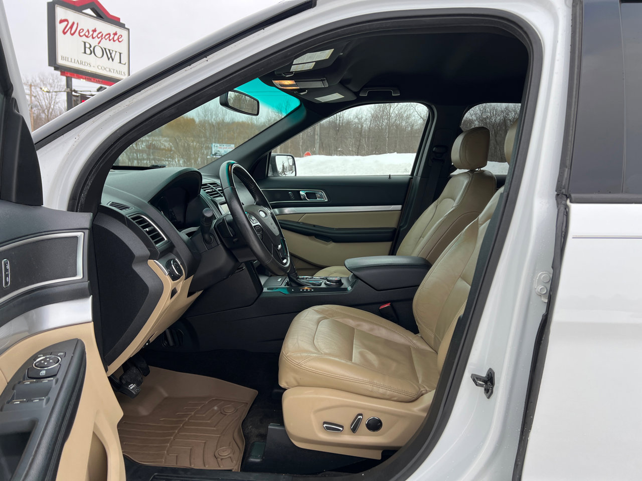 Used 2016 Ford Explorer XLT w/ Equipment Group 202A image 15