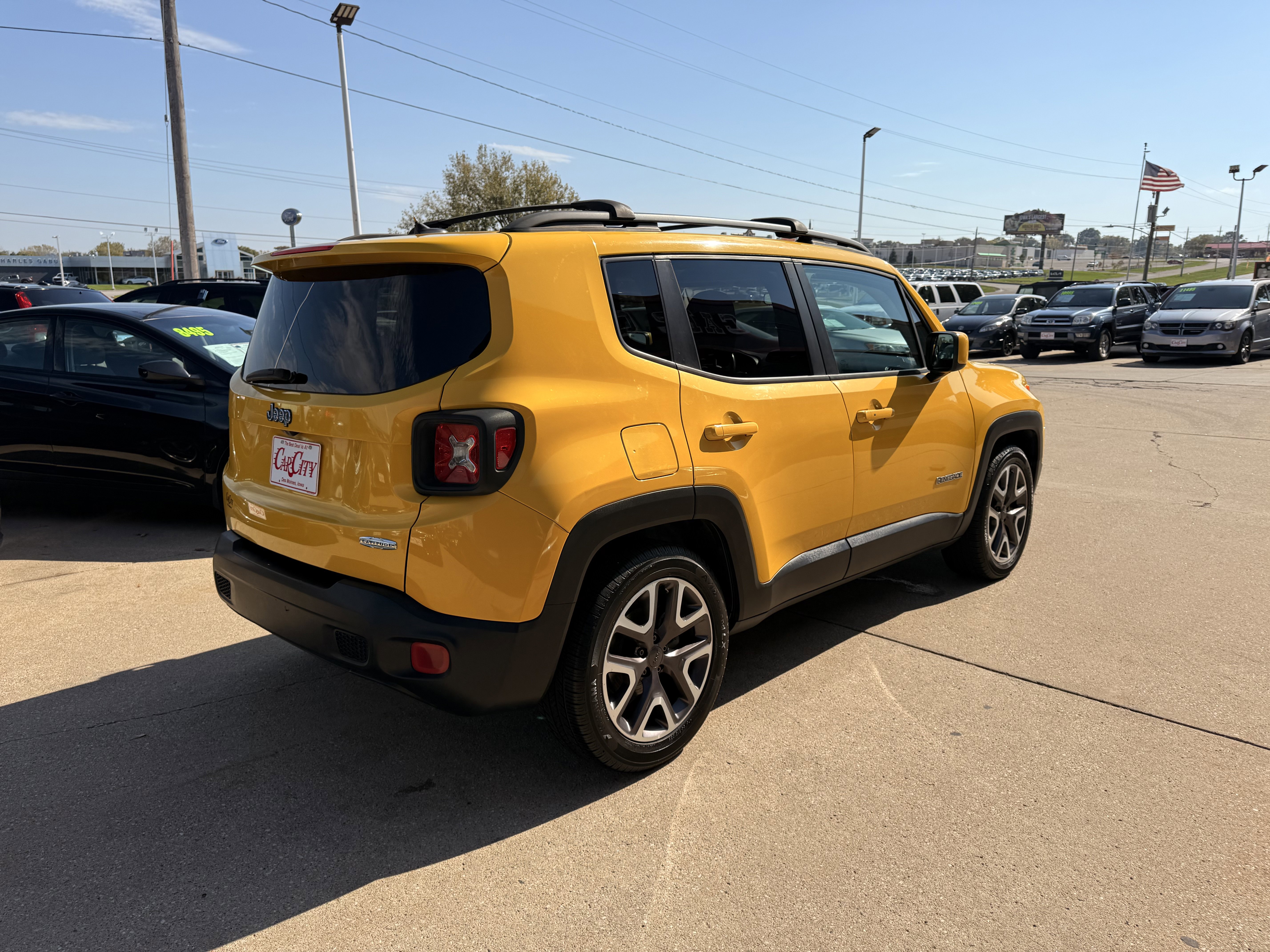 Used 2015 Jeep Renegade Latitude w/ Popular Equipment Group image 4