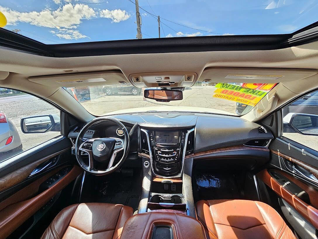 Used 2015 Cadillac Escalade Luxury image 10
