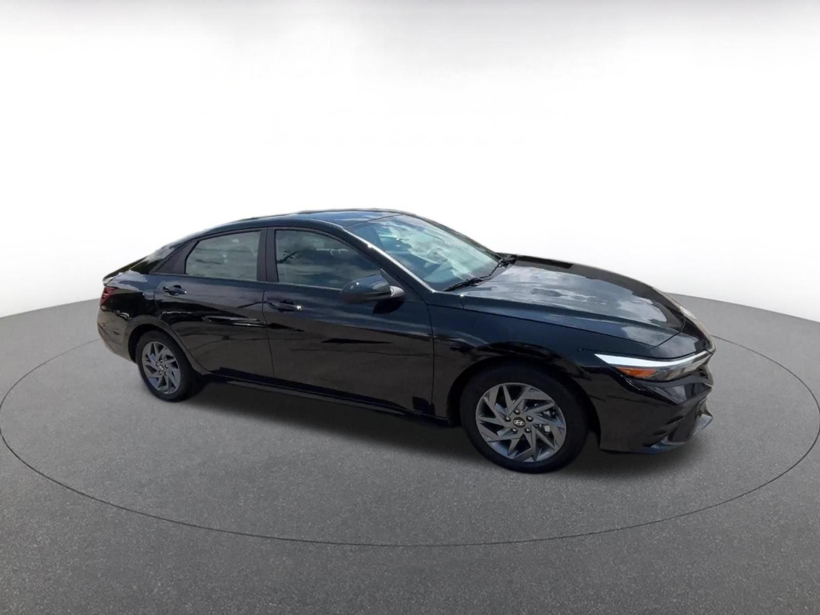 Used 2026 Hyundai Elantra Hybrid FWD video 2
