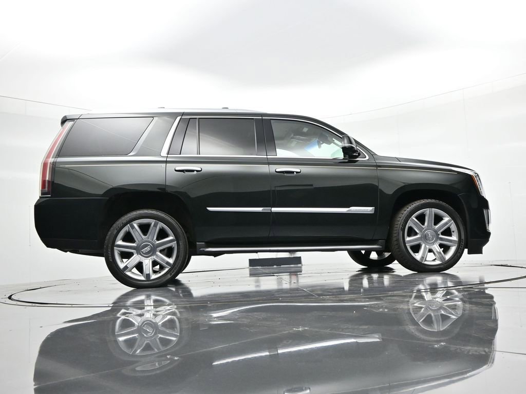 Used 2016 Cadillac Escalade Luxury AWD/4WD image 40