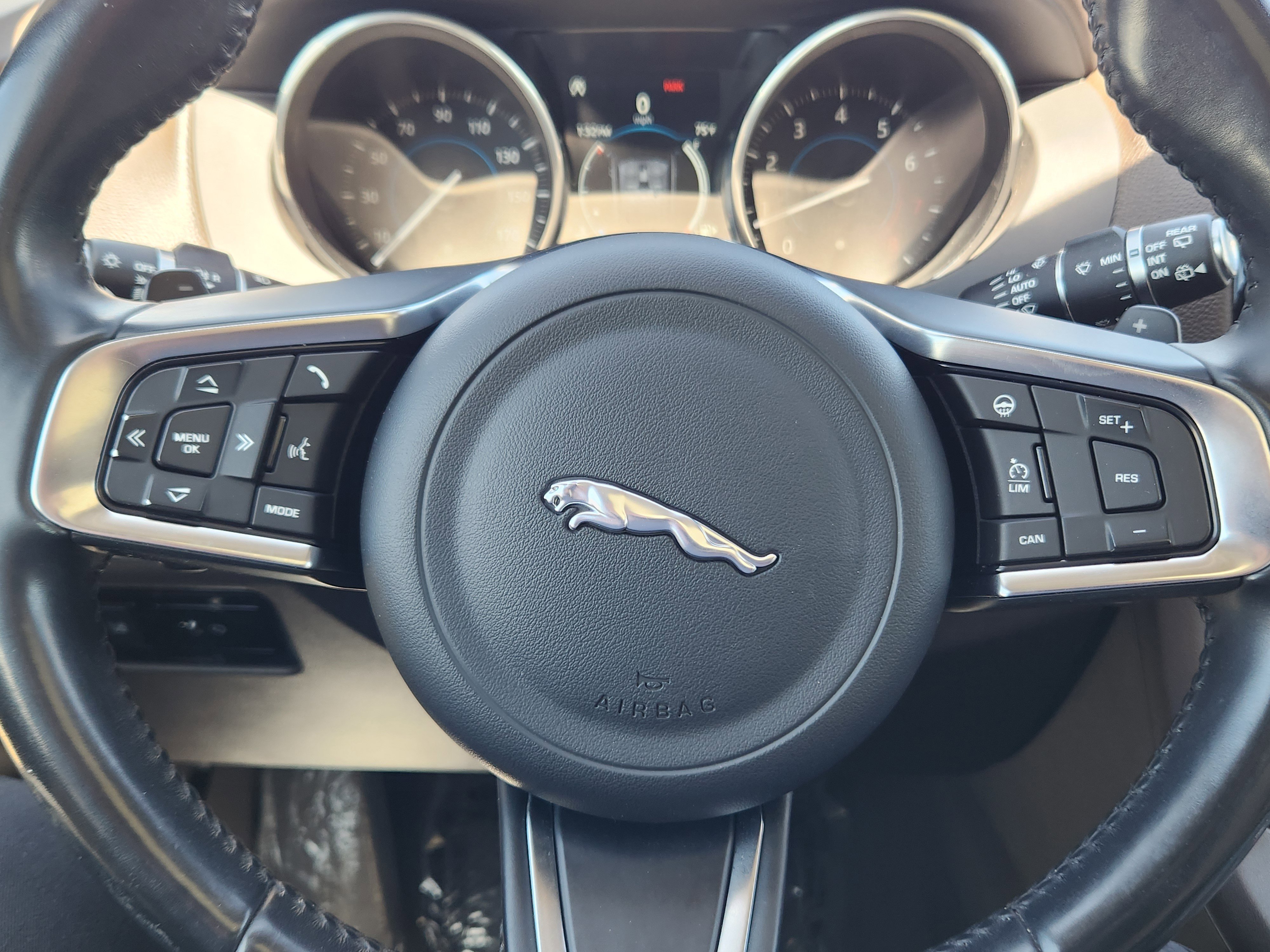 Used 2018 Jaguar F-PACE Prestige AWD/4WD image 7