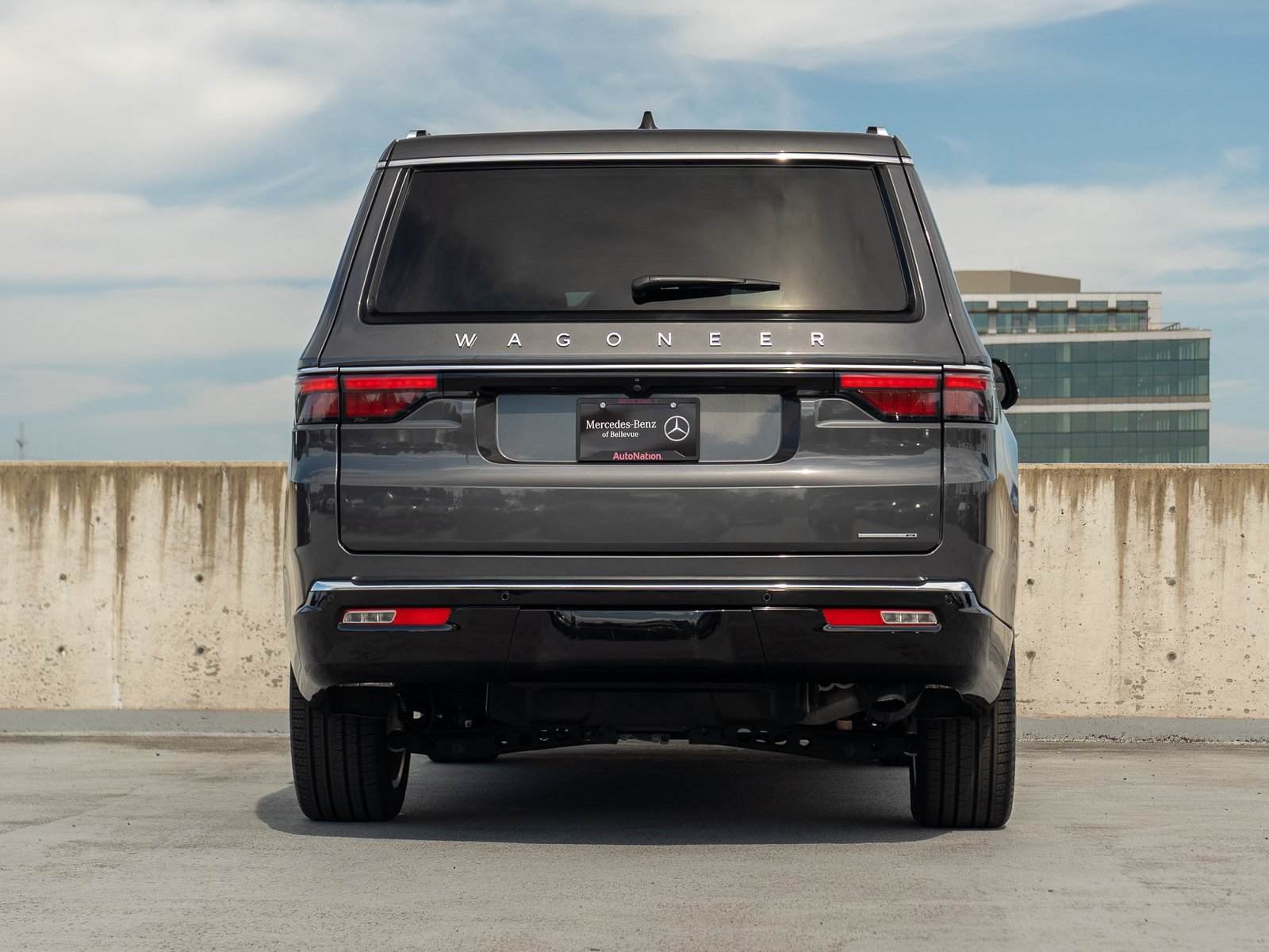Used 2024 Jeep Wagoneer Series III w/ Premium Group I AWD/4WD image 5