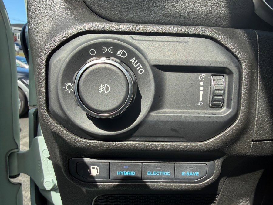 Used 2023 Jeep Wrangler Sahara AWD/4WD image 16
