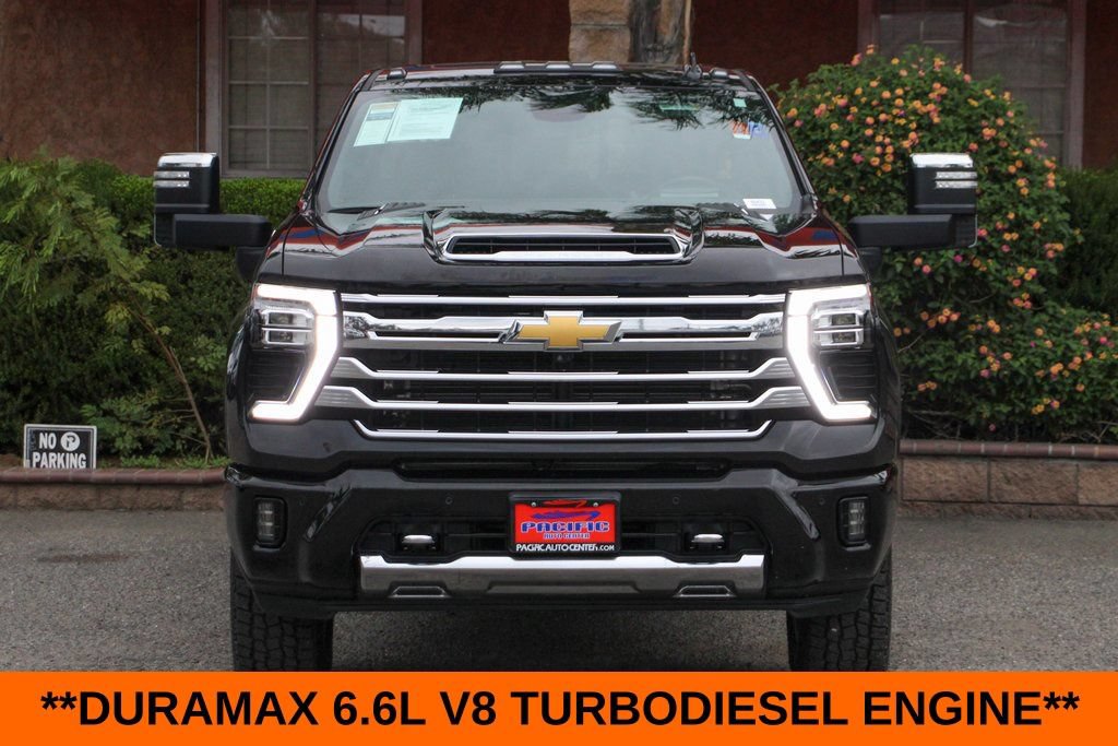 Used 2024 Chevrolet Silverado 2500 High Country w/ Technology Package AWD/4WD image 3