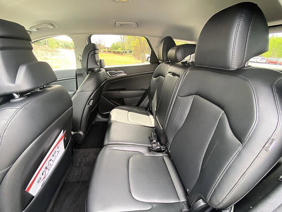 Used 2025 Kia Sportage EX image 12
