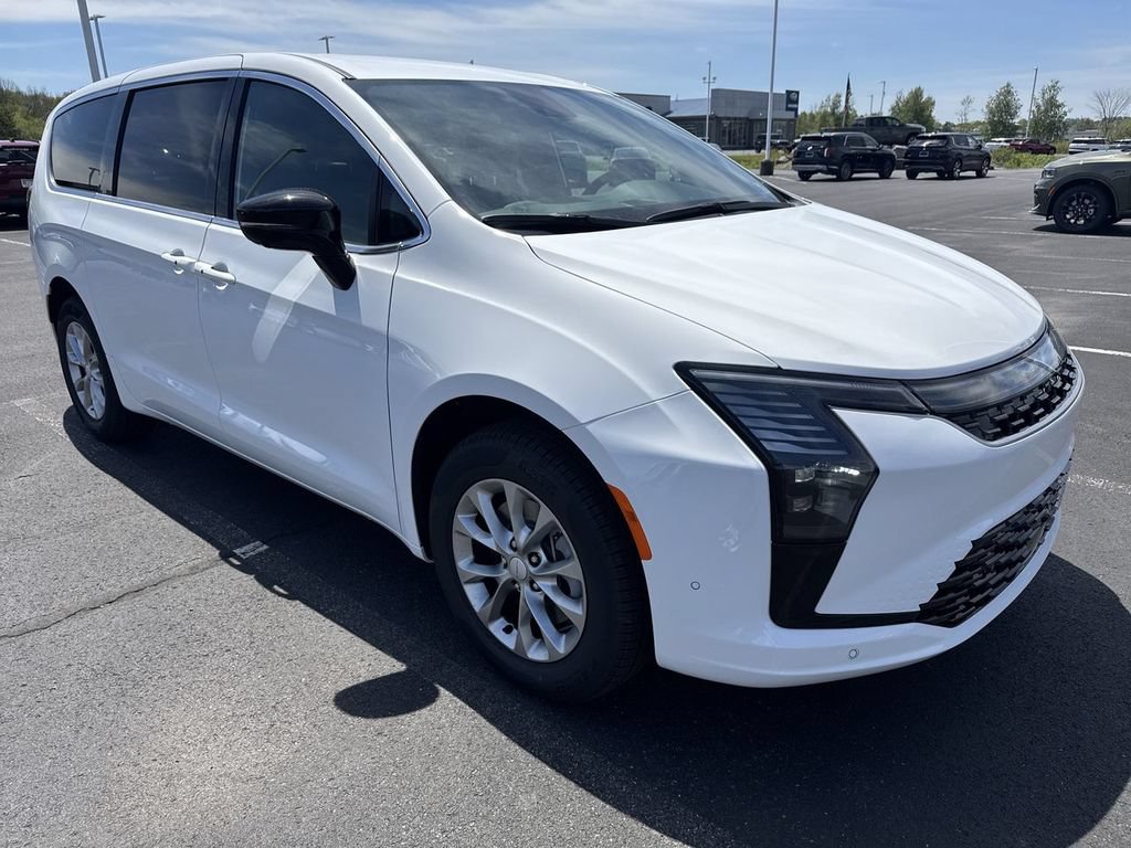 New 2027 Chrysler Pacifica Select AWD/4WD image 2