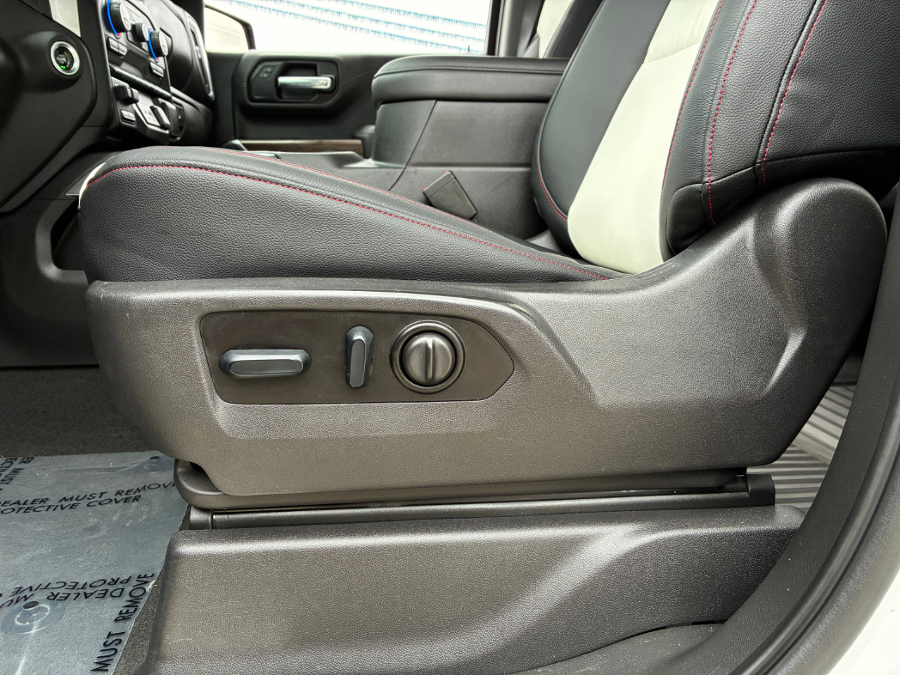 Used 2022 Chevrolet Silverado 1500 LT Trail Boss w/ Convenience Package II image 16