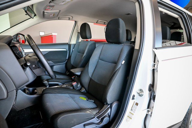 Used 2014 Mitsubishi Outlander SE AWD/4WD image 15