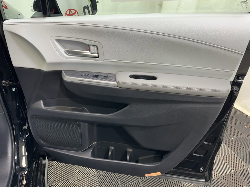 New 2026 Toyota Sienna XLE image 11