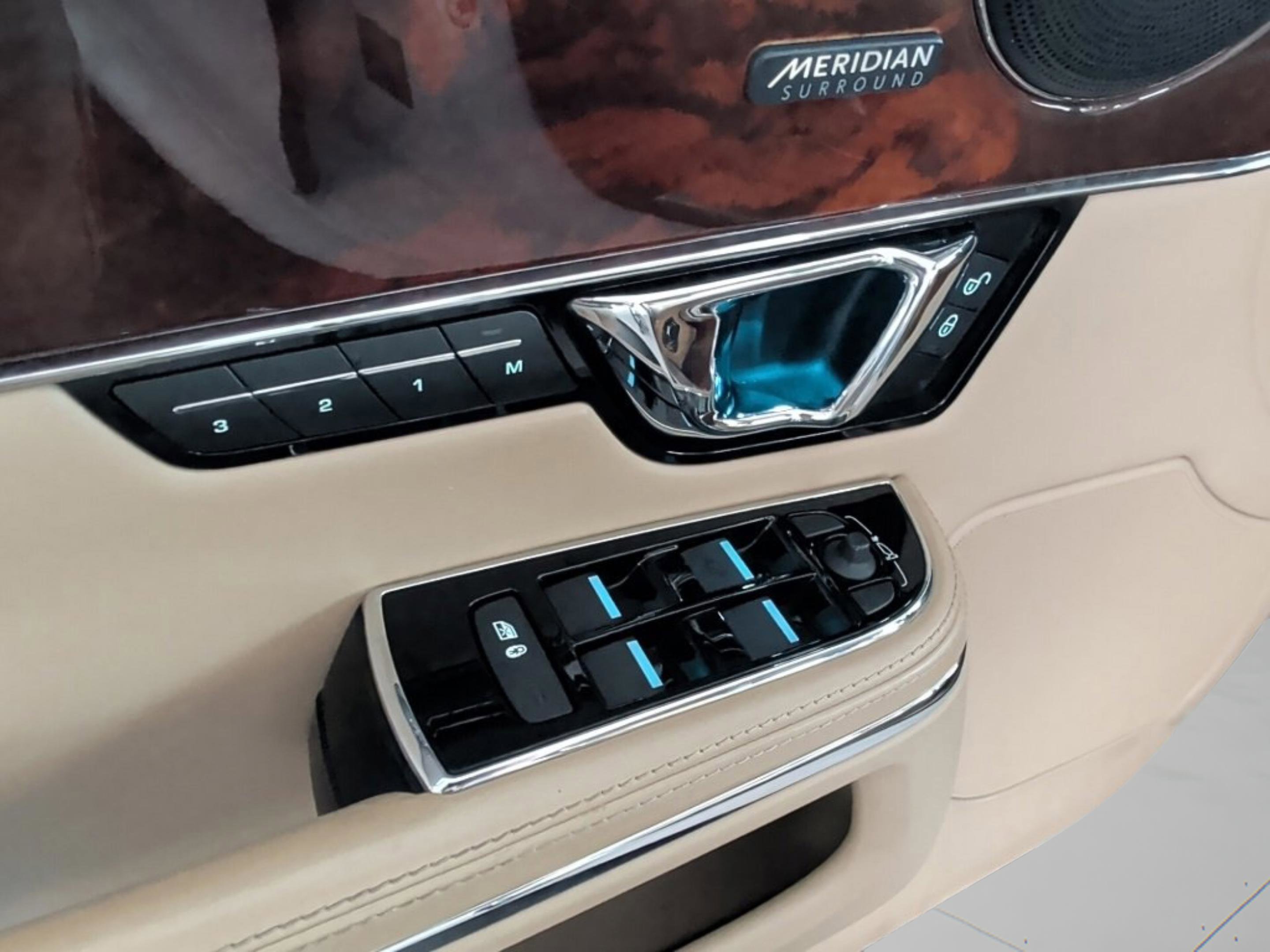 Used 2017 Jaguar XJ R-Sport image 25