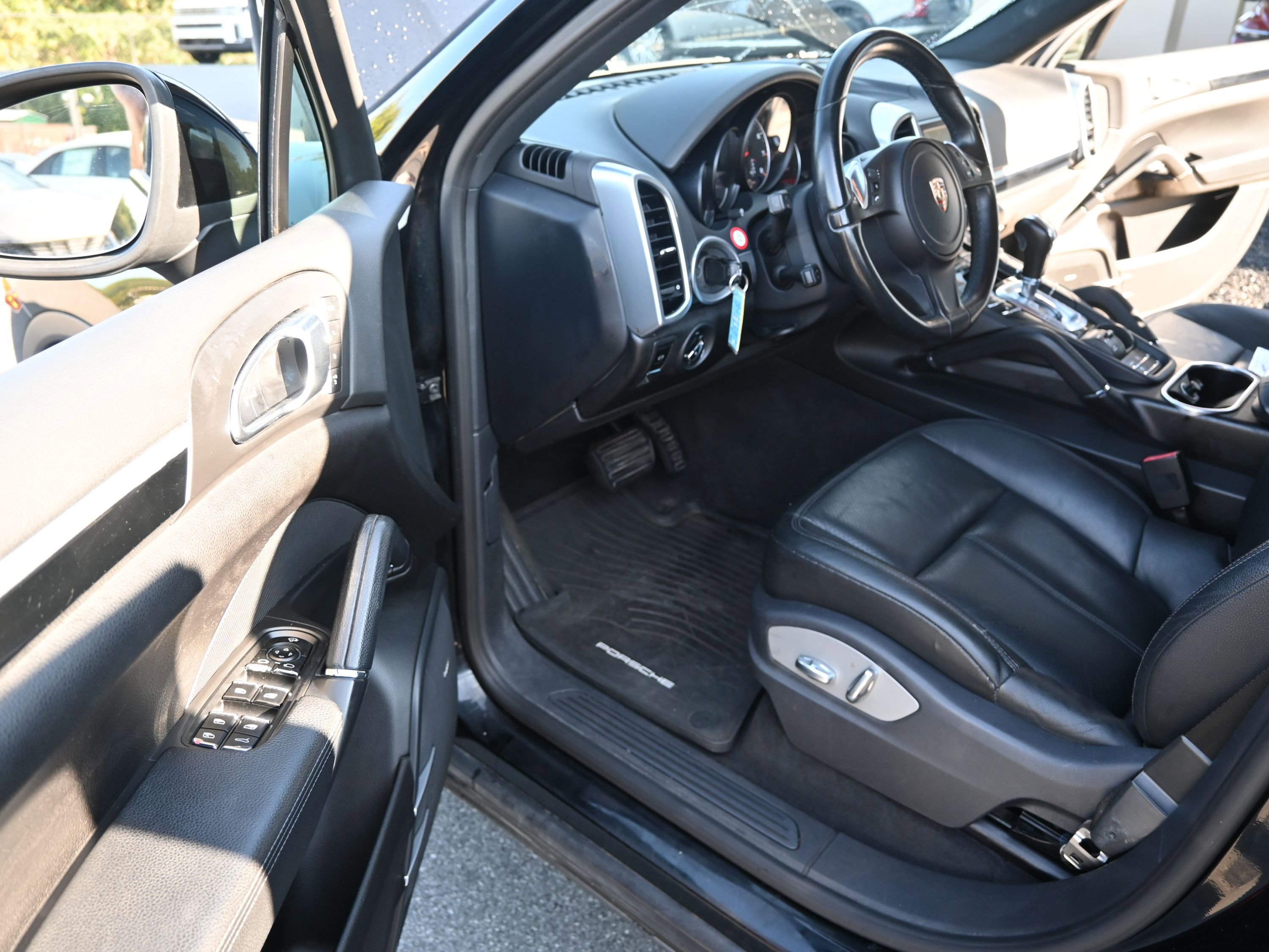 Used 2014 Porsche Cayenne image 21