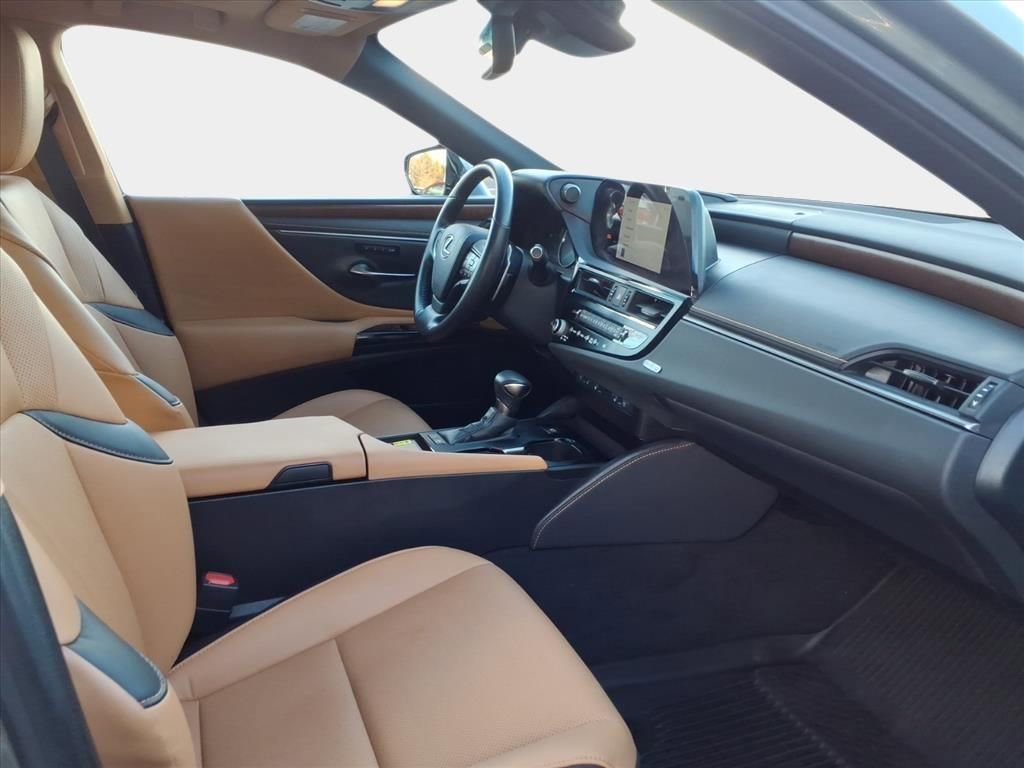 Used 2024 Lexus ES 300h w/ Premium Package image 15