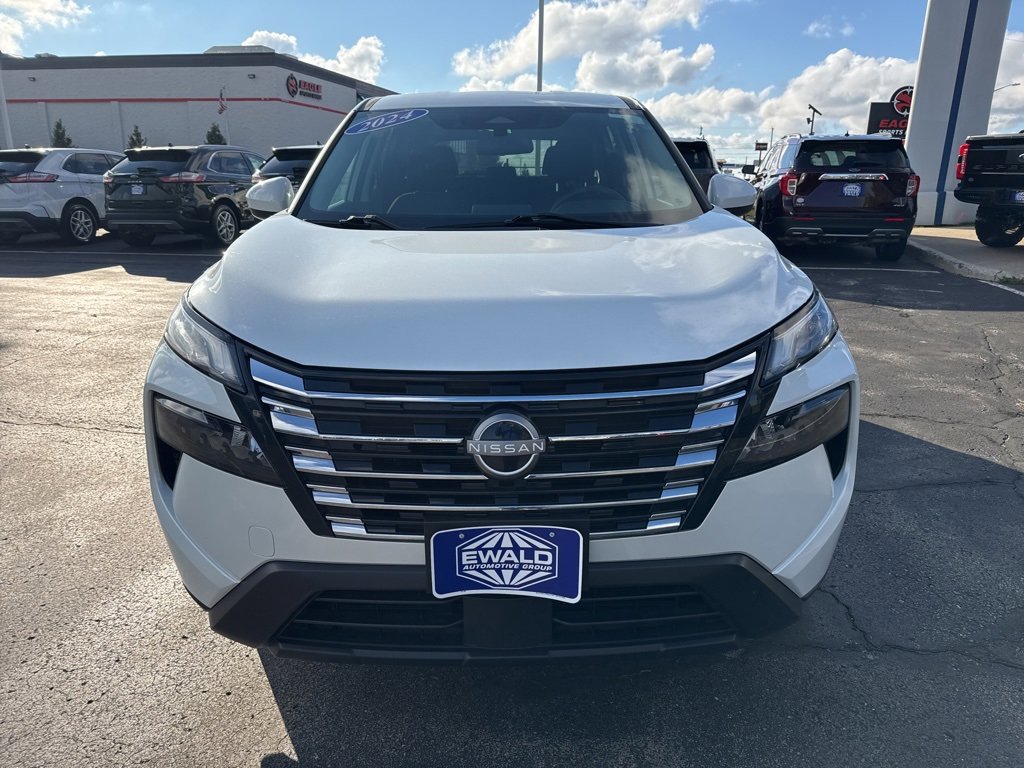 Used 2024 Nissan Rogue SV image 11