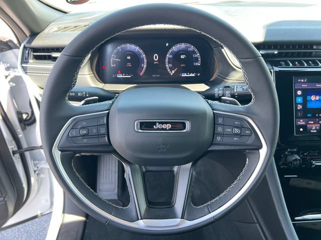 Used 2025 Jeep Grand Cherokee Altitude AWD/4WD image 14