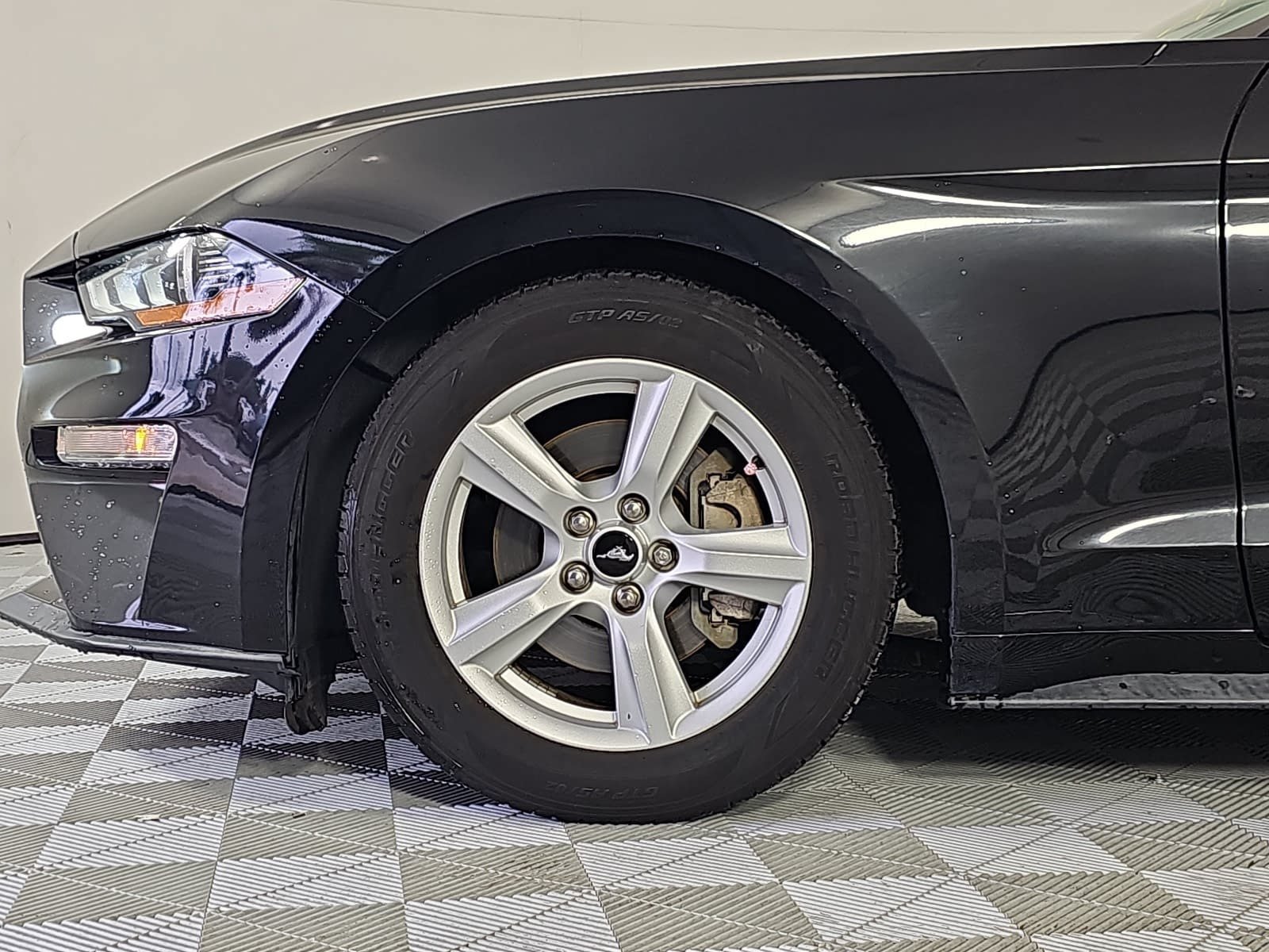 Used 2019 Ford Mustang Coupe RWD image 10
