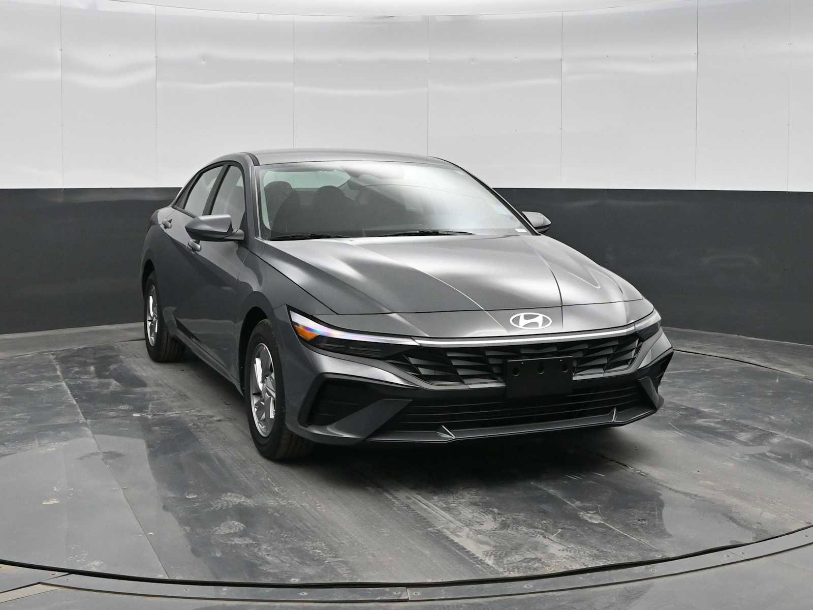 New 2026 Hyundai Elantra SE video 2