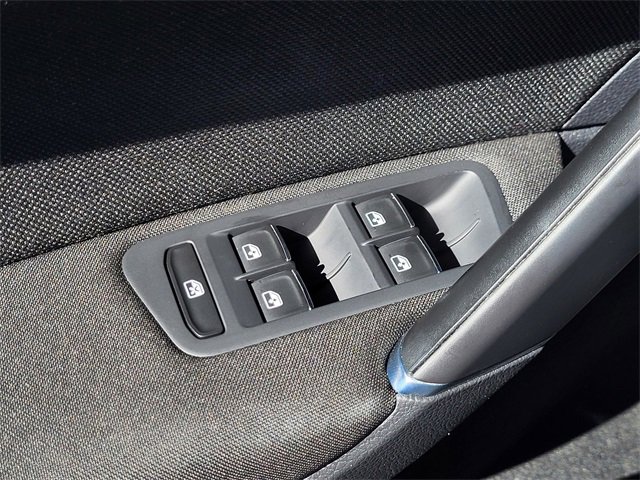 Used 2017 Volkswagen Golf S image 11